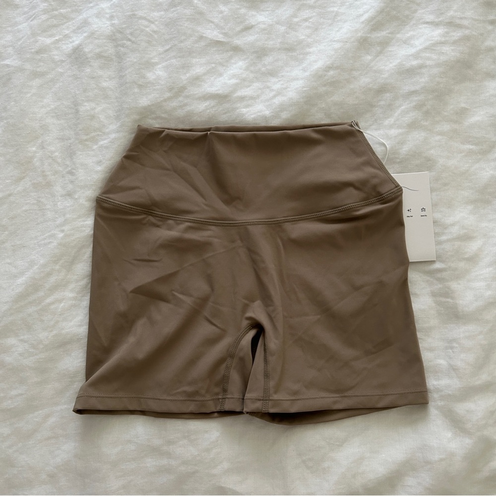 NWT CSB Freedom 4” Short in Almond